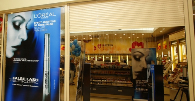 Kendra prezinta noul False Lash Telescopic 