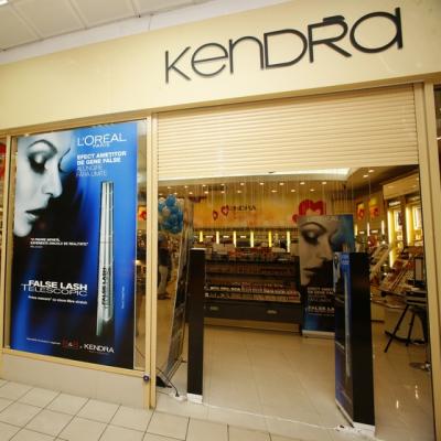 Kendra prezinta noul False Lash Telescopic 