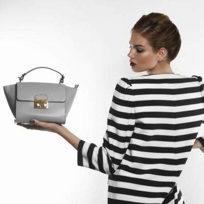 Posete si genti GUESS: modele carora nu le poti rezista