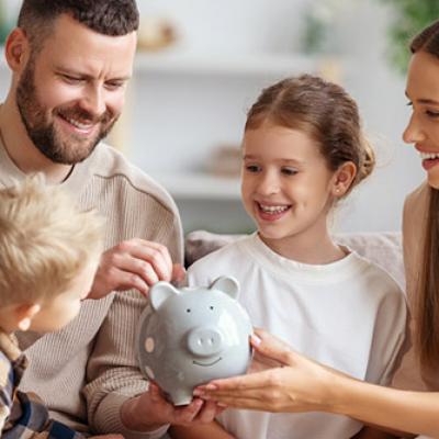 4 pași în educația financiară a copilului tău