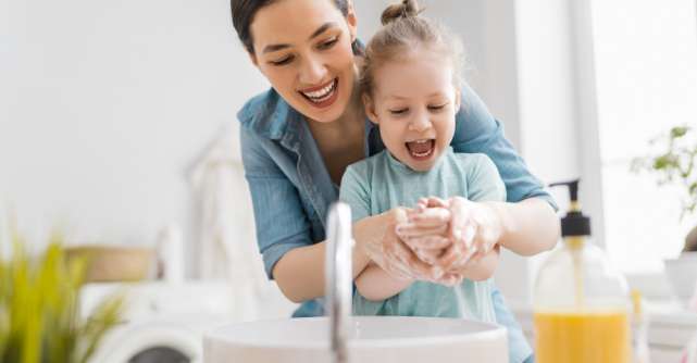 Igiena copilului: cum îi stârnim interesul pentru regulile sanitare