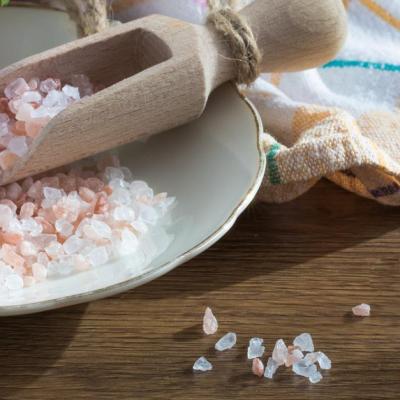 Cum sa nu mai sarezi prea putin sau in exces preparatele atunci cand gatesti. 5 Trucuri de la un bucatar