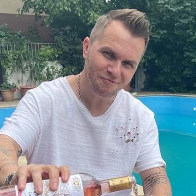 Reproșurile pe care soția lui Codin Maticiuc i le face actorului: Nu prea mă mai consideră tată...