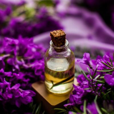 Top 3 cele mai bune uleiuri esențiale pentru a vindeca anxietatea