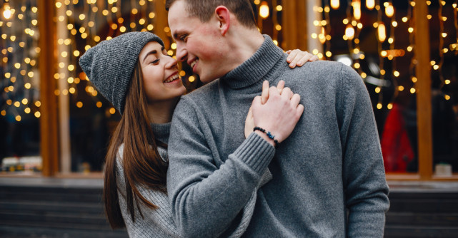 10 semne că este îndrăgosit de tine