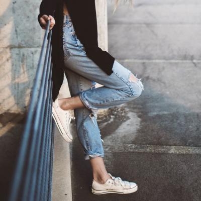 5 perechi de pantofi care se potrivesc perfect cu blugii drepți