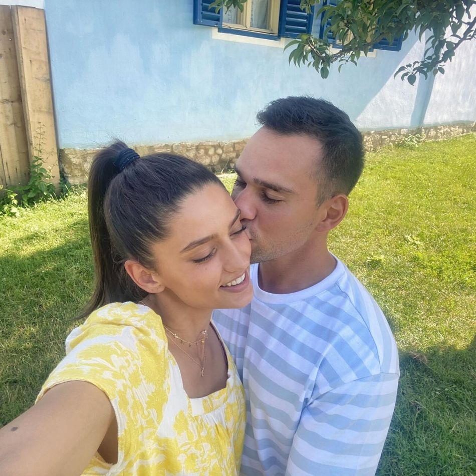 Oana Moșneagu și Vlad Gherman, nuntă ca în filme! Imagini emoționante de la cununia religioasă