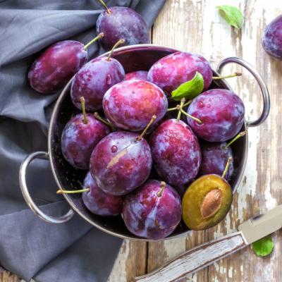 Beneficiile consumului de prune. Iata ce boli grave pot preveni