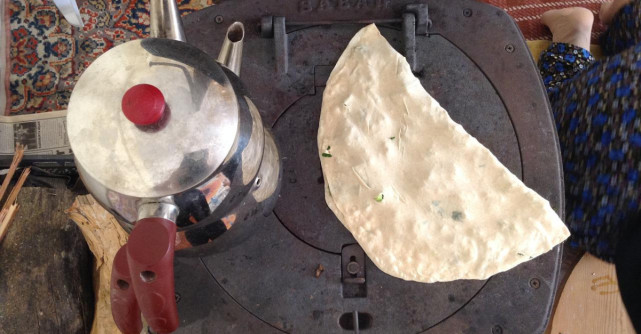 Cum se fac gozleme (turte turcesti subtiri umplute cu tot felul de ingrediente)?