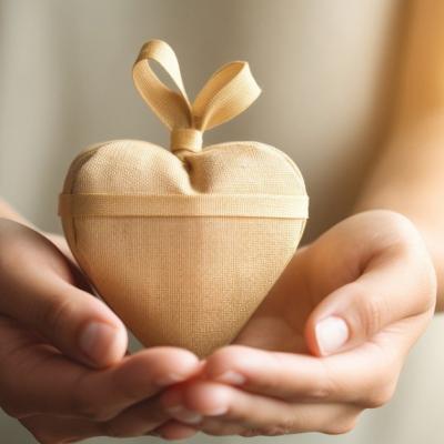 Bucuria de a dărui, mai mare decât bucuria de a primi