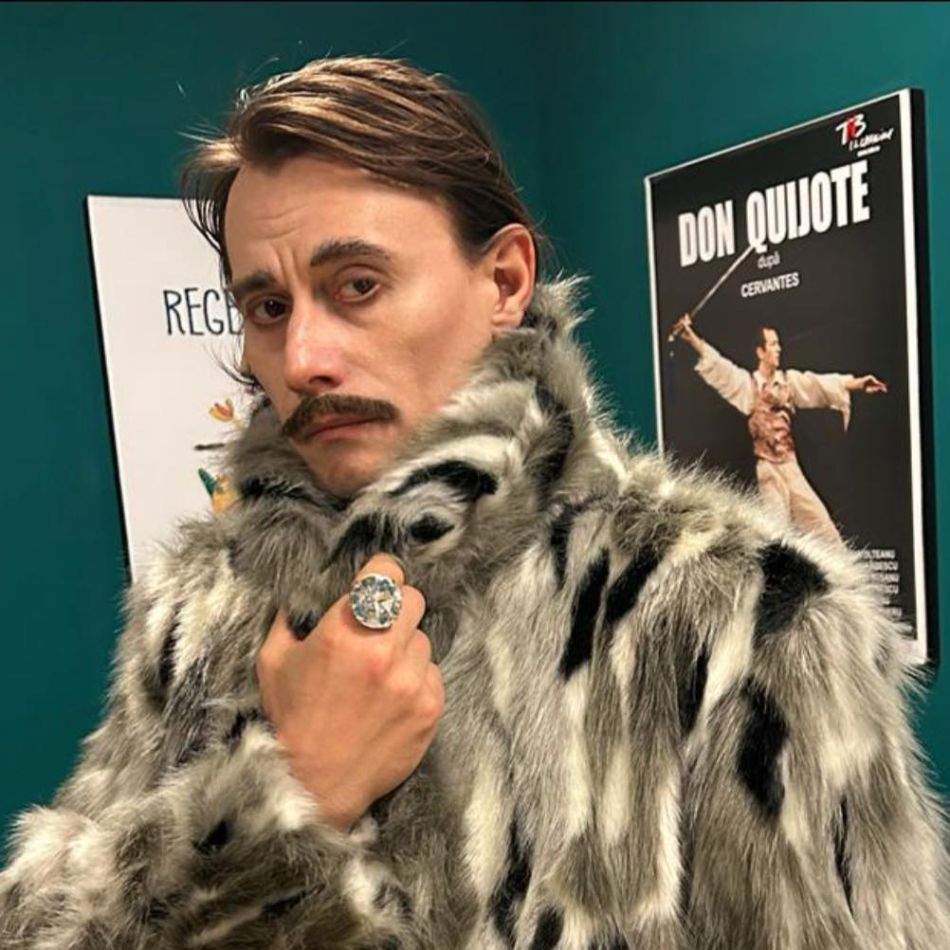 Marius Manole s-a accidentat pe scenă. Actorul a fost transportat de urgență la spital