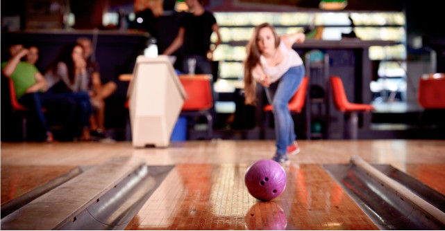 Cum te imbraci cand mergi la bowling