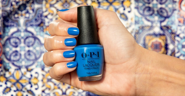 Unghii cu efect de apă, noua tendință pentru o manichiură splash!