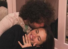 Selena Gomez s-a logodit! Nimeni nu credea în relația lor, dar poza cu inelul a închis gura cârcotașilor