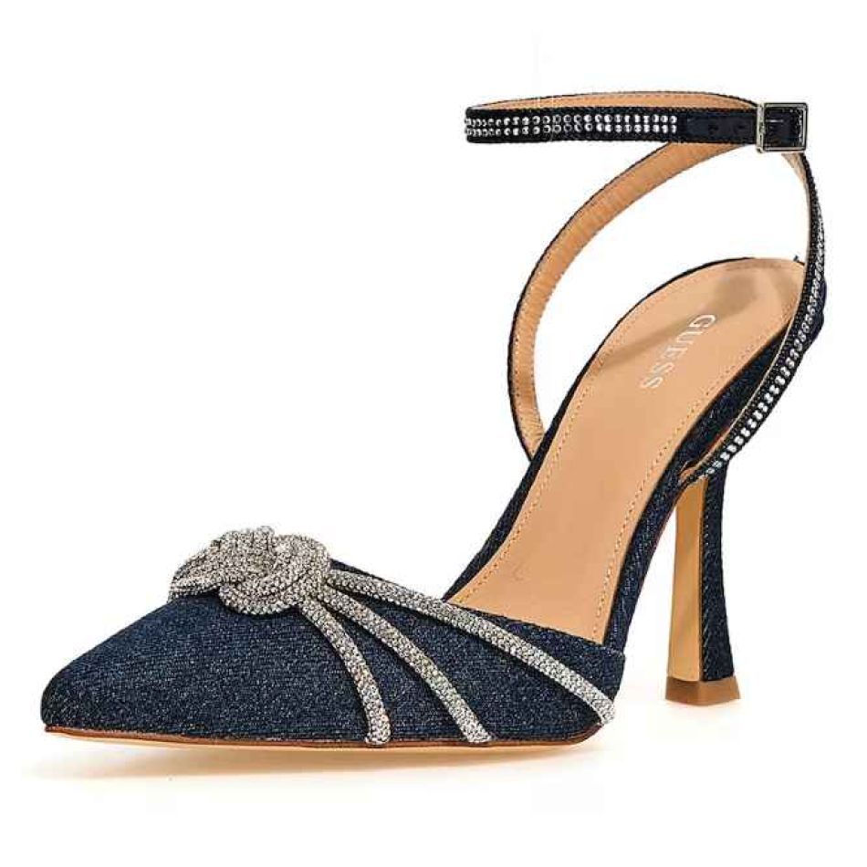 Culorile care nu trebuie să-ți lipsească din garderobă în 2024