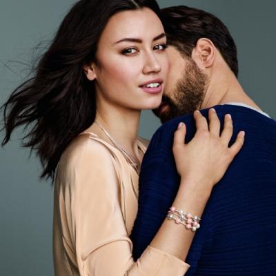 Arata-ti pretuirea pentru persoana iubita cu Pandora Essence Collection