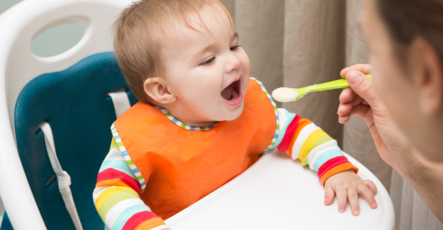 Ghid: cum alegi scaunul de masă pentru bebeluși