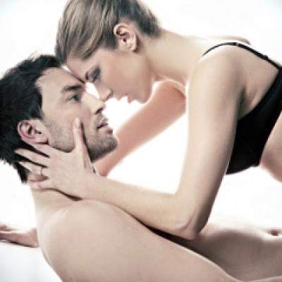 5 tehnici pentru a iti surprinde partenerul in pat