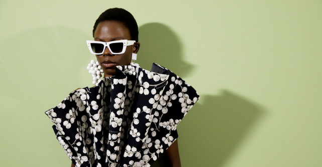 Ochelarii pe care îi vei vedea peste tot în vara lui 2025, în România și Europa de Vest