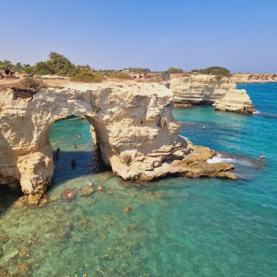 Arcul Îndrăgostiților din Italia, o minune naturală, s-a prăbușit chiar de Ziua îndrăgostiților, din cauza furtunilor extreme