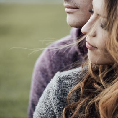 4 moduri de a crea o conexiune emotionala puternica cu partenerul tau