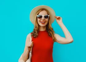 Vara aceasta se scrie în roșu. Nuanțele pasiunii care domină sezonul estival sunt roșu efervescent și roșu fructat