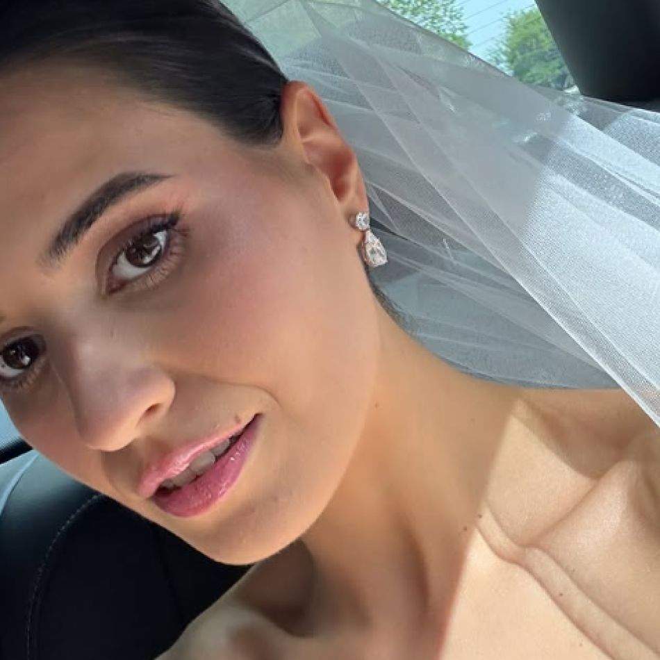 Sara, fiica Adinei Buzatu, s-a căsătorit! Primele imagini în rochie de mireasă. Tânăra și Luca au spus Da