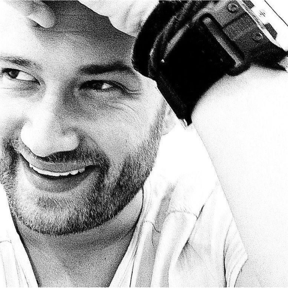 Mihai Bendeac, val de comentarii după ce s-a lăsat pozat în lenjerie intimă: Sunt zile în care mai bine mori...