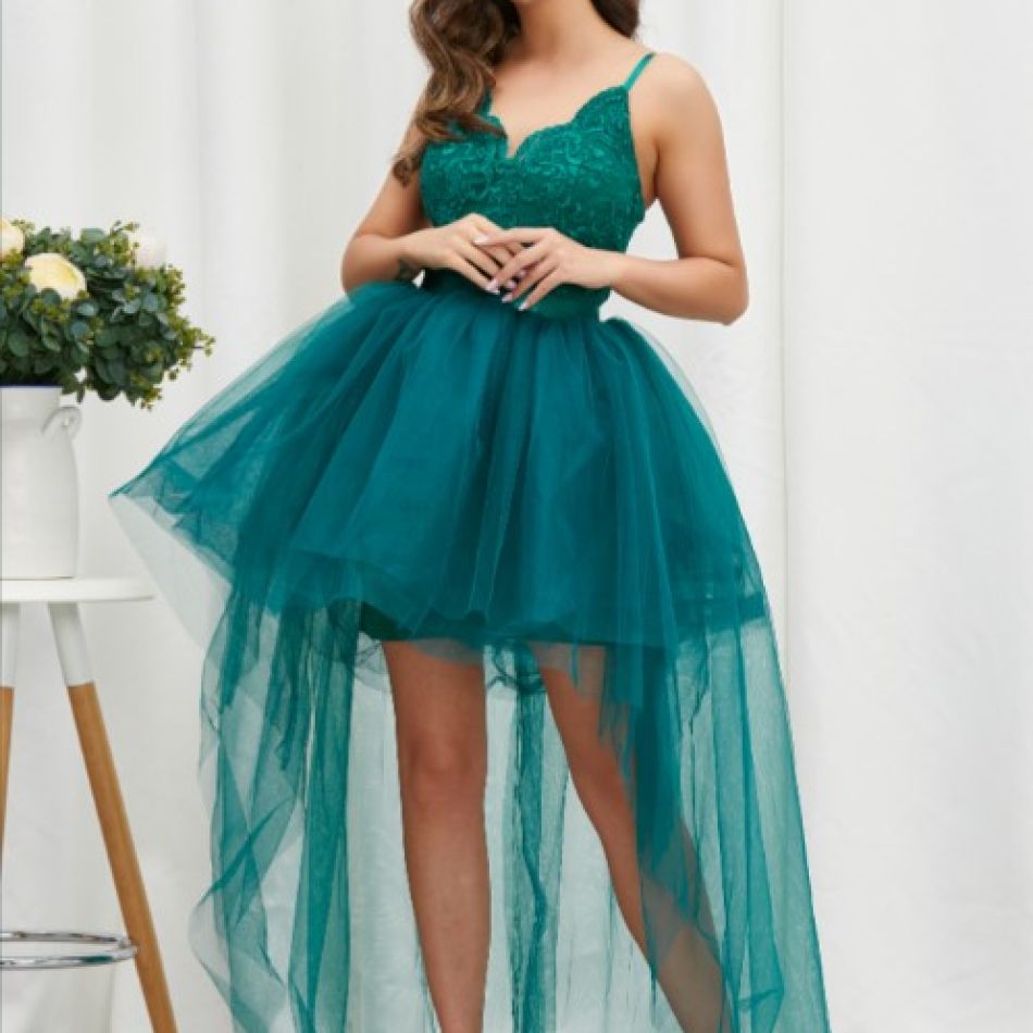 Rochii de banchet și bal 2024: Cele mai frumoase 20 de modele pentru o seară de neuitat