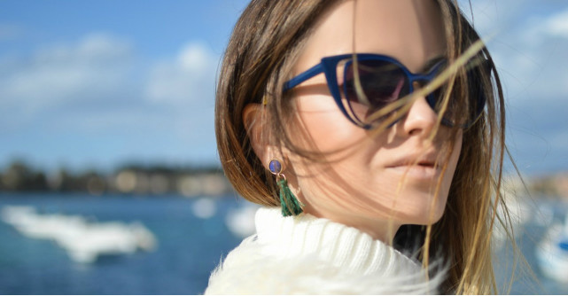 Cum creezi un outfit cool cu cei mai fashion ochelari de soare?