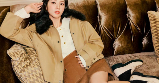 TOMMY HILFIGER O INVITĂ PE JISOO ÎN LUMEA SA DIN NEW YORK ȘI ÎN THE PLAZA  PENTRU TOAMNA ANULUI 2026