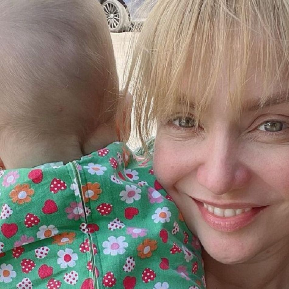 Fetița Cristinei Cioran a împlinit 2 ani! Actrița și tatăl micuței, Alex Dobrescu, s-au pozat împreună