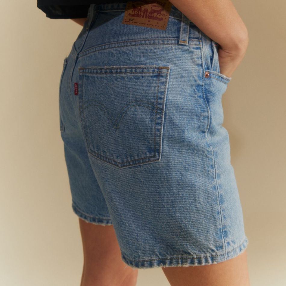 Articolele esențiale de vară Levi’s devin mai sofisticate cu materiale mai ușoare