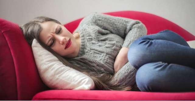 4 trucuri pentru a scăpa de crampele menstruale
