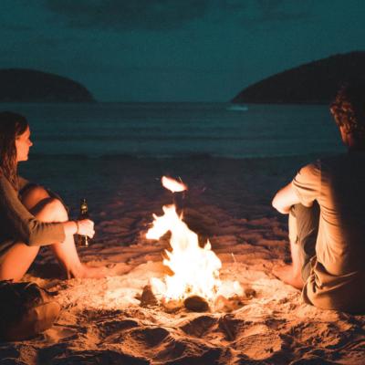 Daca partenerul tau face aceste lucruri, nu are grija de tine, ci te controleaza!