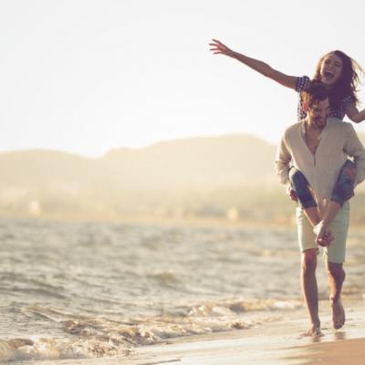 Faptele partenerului care iti arata cat de mult te iubeste, desi nu o spune