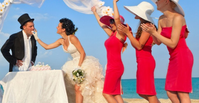 Cele mai ciudate poze cu domnisoarele de onoare