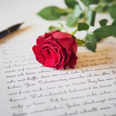 Luna Iubirii: Cele mai frumoase poezii și mesaje de dragoste pe care să le trimiți iubitului tău