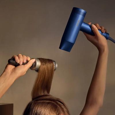 Ce trebuie să știi înainte să cumperi un uscător de păr: 7 aspecte de care să ții cont 