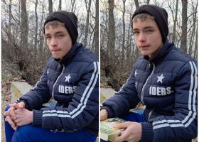 Povestea lui Răzvan, băiatul de 13 ani din Suceava care a emoționat internetul. Citește pe marginea drumului și vinde urzici