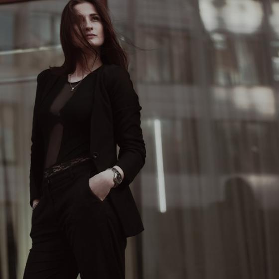 Cum porti pantalonii maxi - sport, casual, office si de ocazie