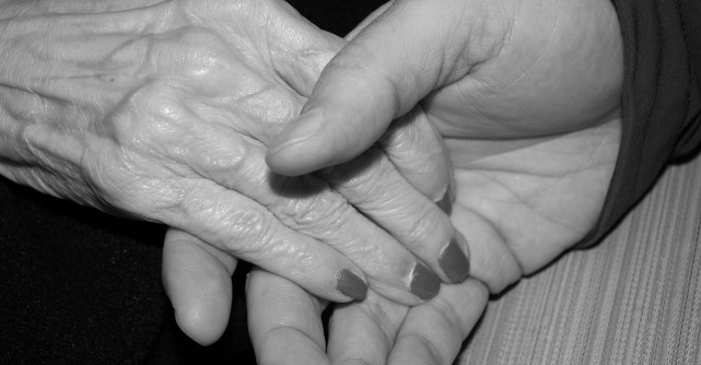 Ai grijă întotdeauna de mâinile care te-au crescut 