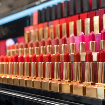 Ghidul complet pentru alegerea rujului perfect: Cum să îți găsești nuanța ideală pentru orice ocazie