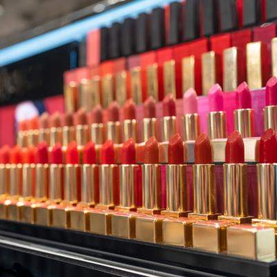 Ghidul complet pentru alegerea rujului perfect: Cum să îți găsești nuanța ideală pentru orice ocazie