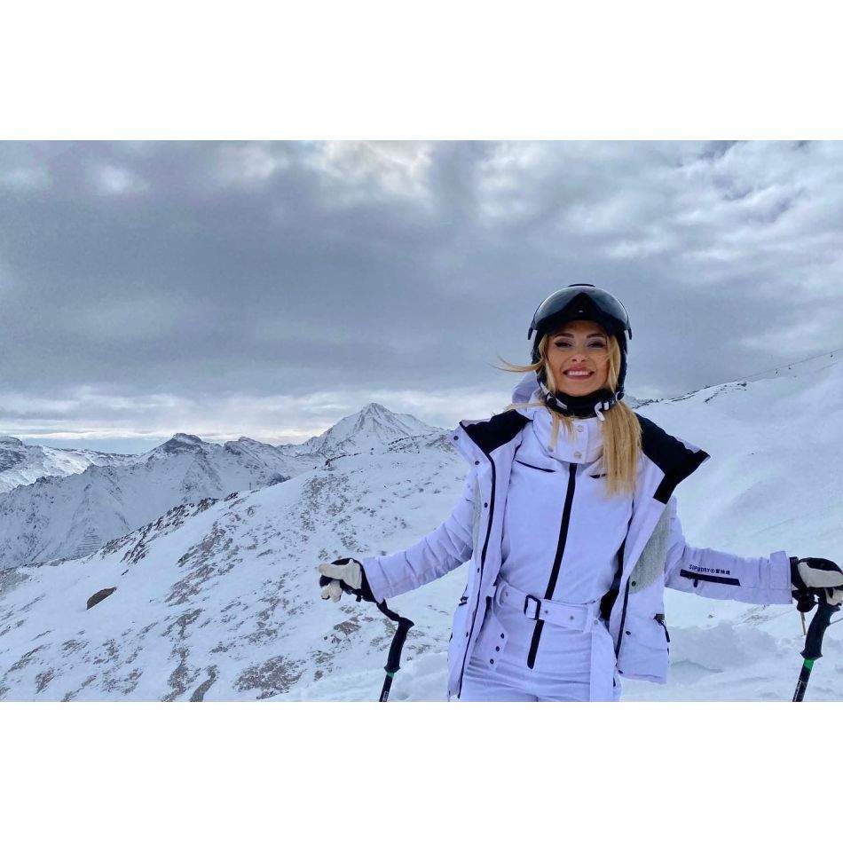 Andreea Bălan, fericită de ziua ei, în brațele lui Victor Cornea. Primele fotografii împreună