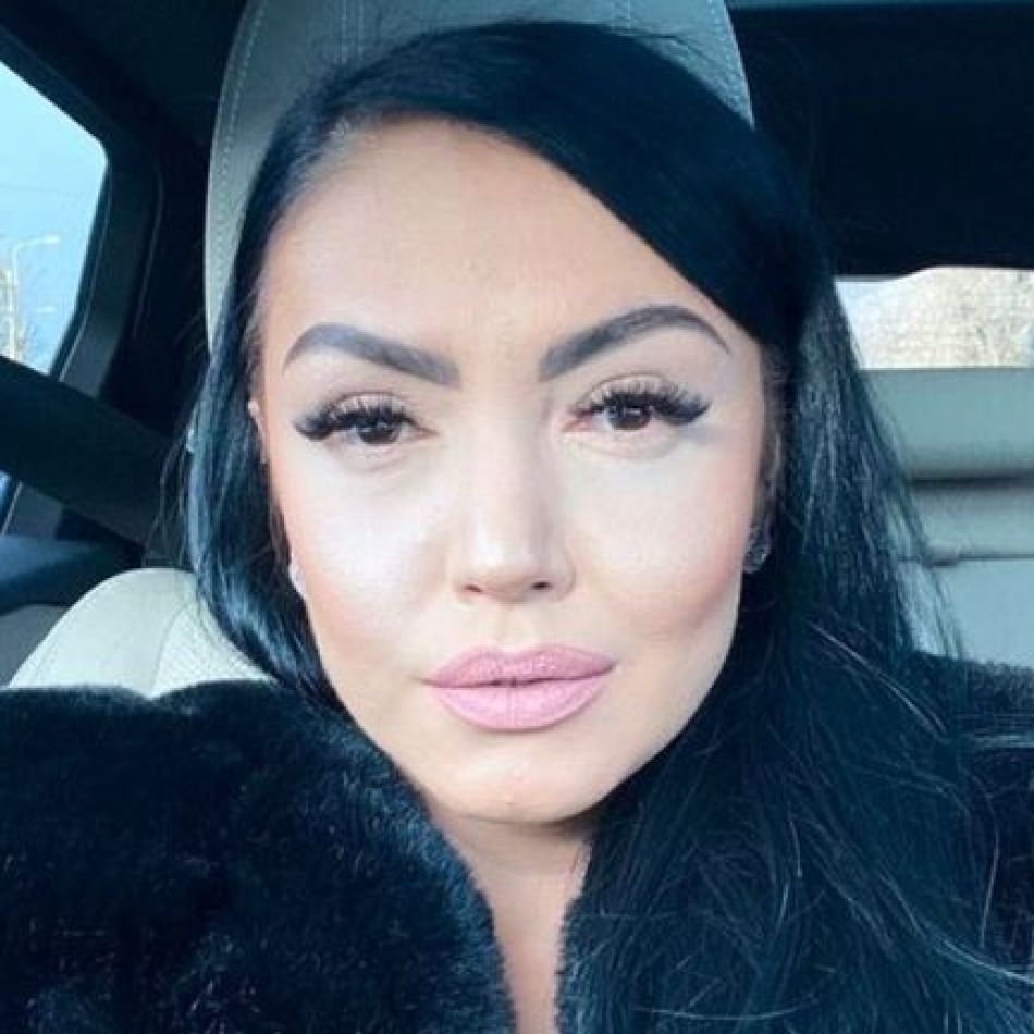 Decizia neobișnuită luată de Andreea Mantea! Vedeta tv și-a lipit buletinul de mașină