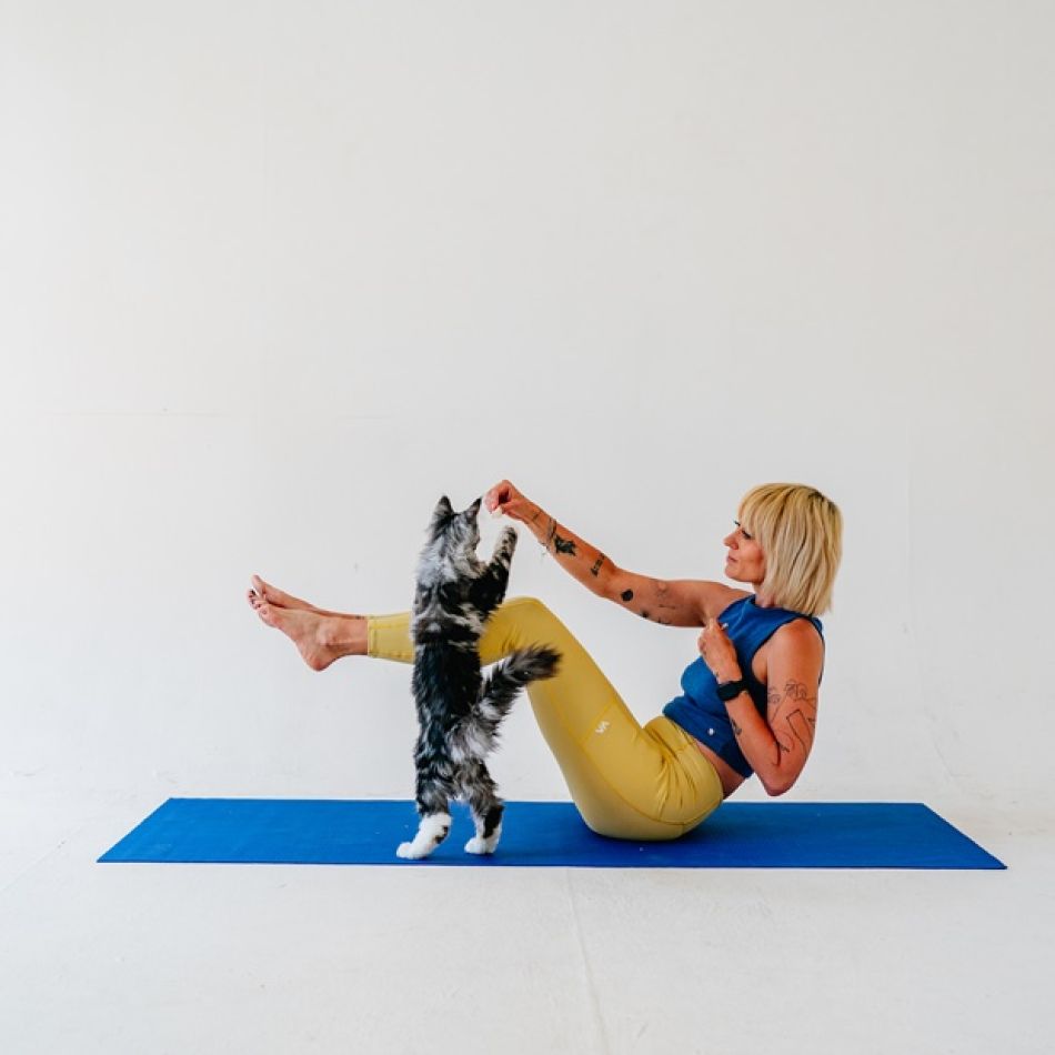 Pet Yoga: Beneficii pentru sănătatea ta și a animalului de companie