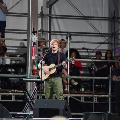 Ed Sheeran, cu vocea tremurândă pe scenă după scandalul din turneu: Îmi pare atât de, atât de rău. Nu vreau să dezamăgesc fanii
