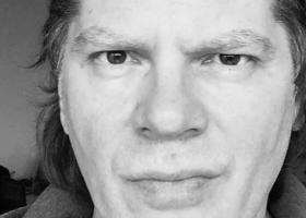 Te rog, mai fă un duș și pune-ți părul în ordine – Cum i-a răspuns Florin Piersic Jr. unei internaute
