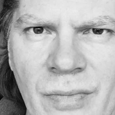 Te rog, mai fă un duș și pune-ți părul în ordine – Cum i-a răspuns Florin Piersic Jr. unei internaute